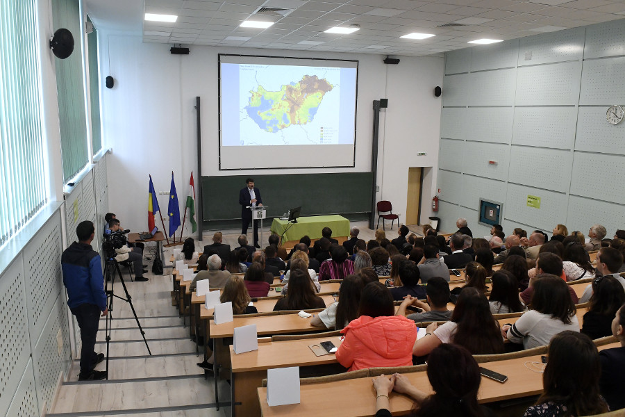 Hungarian President Áder Holds Lecture On Water, Climate Change At Sapientia University