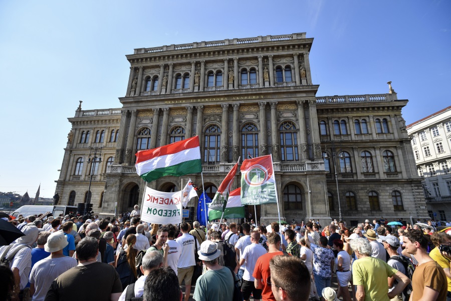 Hungary Controversially Splits Research Institutions From Academy of Sciences