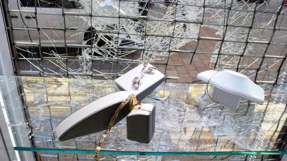Video: Brit Caught In Hungarian Jewellery Shop Robbery