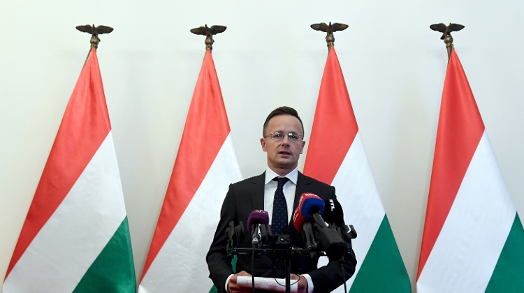 Hungary’s Foreign Minister: Boris Johnson ‘Knows What He Is Doing’