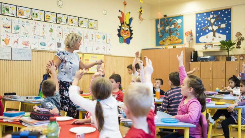 Hungary's Unvaccinated Teachers Forced to Take Unpaid Leave