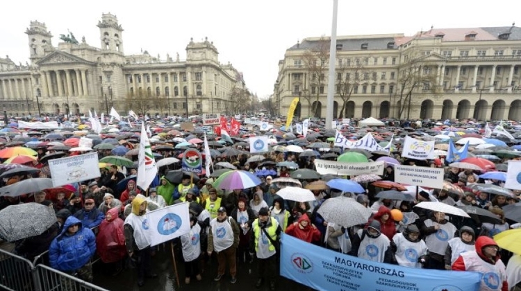 Hungarian Unions to Demonstrate in Solidarity With Local Teachers on 31 January