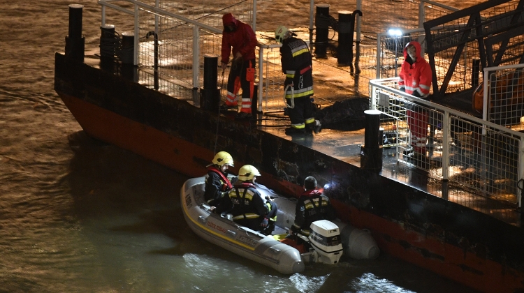 Video: Budapest Boat Tragedy - Divers In Action, Body Found 100km From Accident