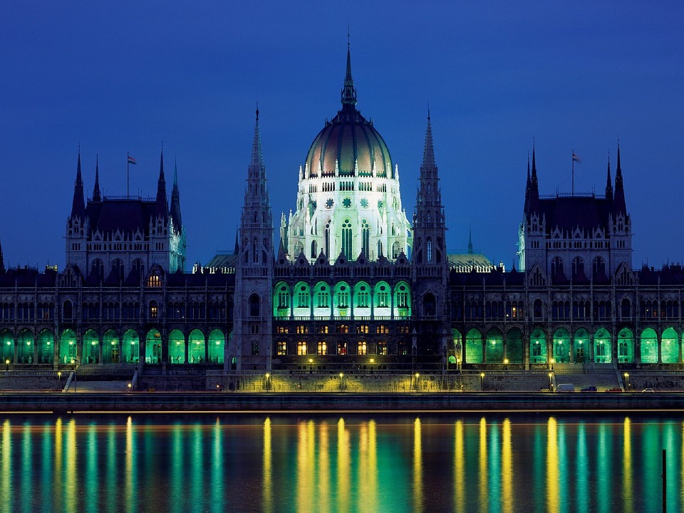 Hungarian Parliament Ranked Among 10 Top Tourist Attractions Around Globe