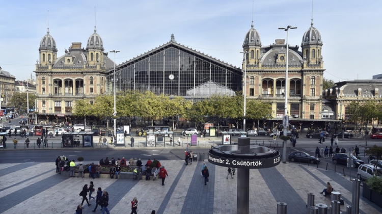Top Architects Bid for Budapest Nyugati Train Station Design