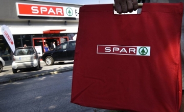Hungarian Weeklies on Spar Food Store Chain's War With Government