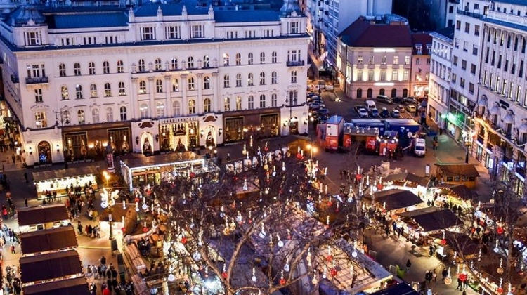 Video: Big Xmas Market Open In Budapest
