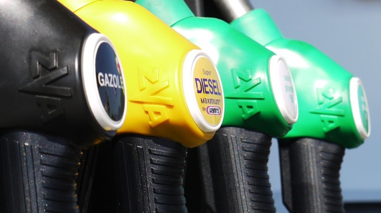 Hungarian Filling Stations May Sue re Fuel Price Cap