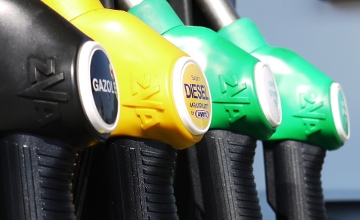 Hungarian Filling Stations May Sue re Fuel Price Cap