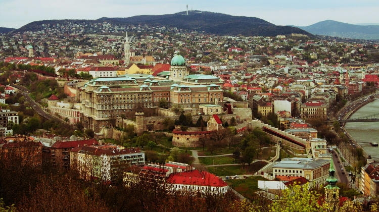 Discover Hidden Treasures Of The Buda Castle District With Minicards
