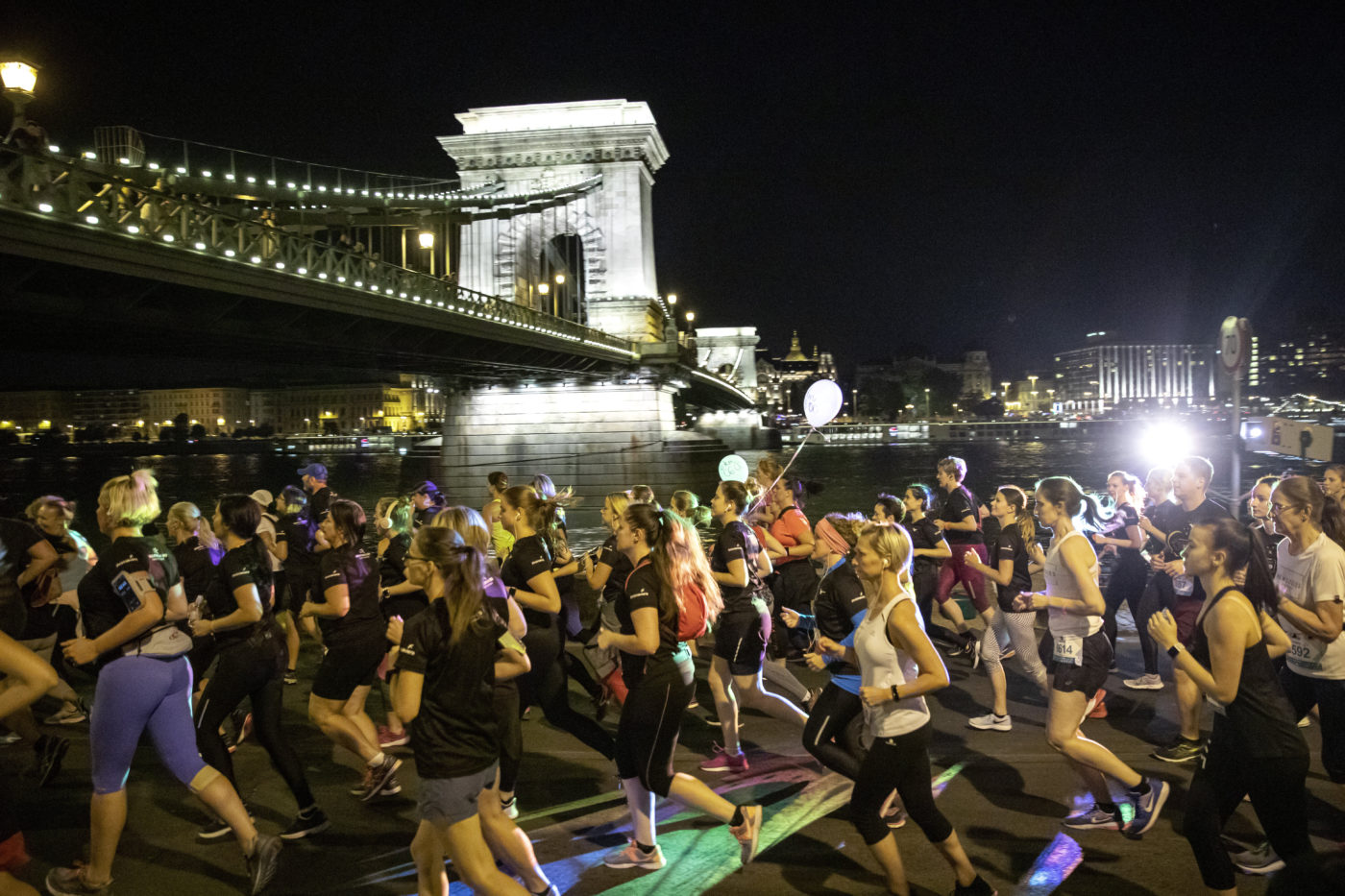 Budapest Night Run Draws 6,000 Entrants