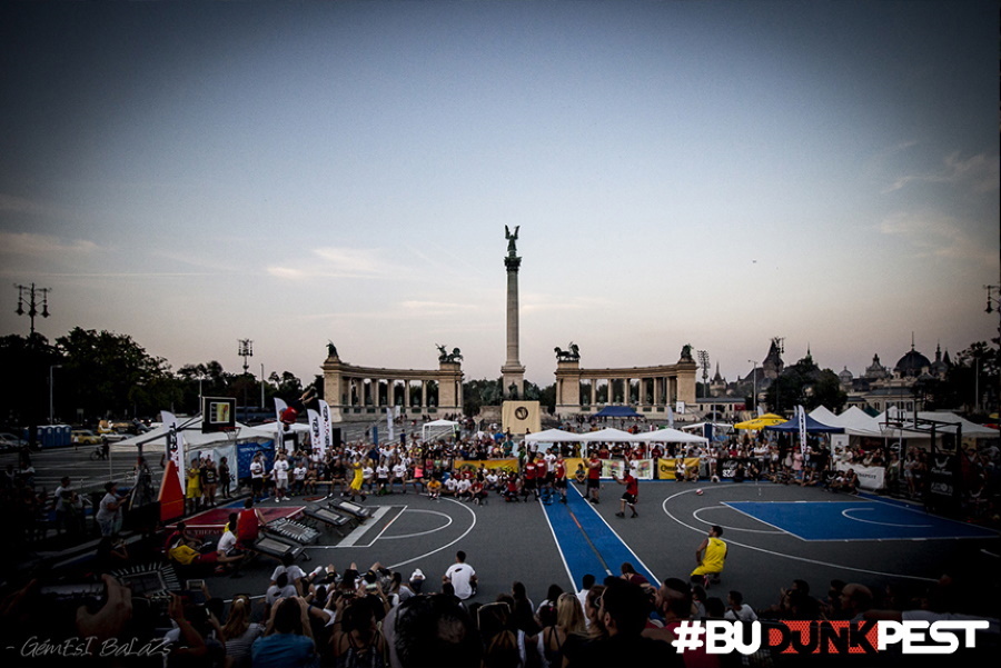 'BuDUNKpest': Acrobatic Basketball Cup @ Heroes' Square, 14 September