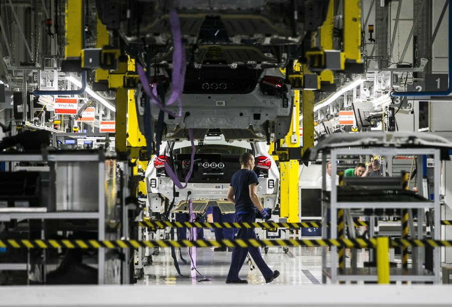 Mercedes Plant in Hungary Closed for One Month