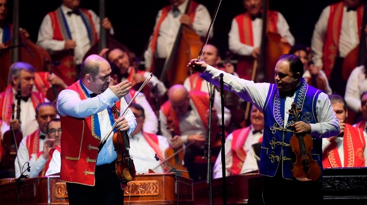 Hundreds Of Gypsy Musicians Get Support In Hungary