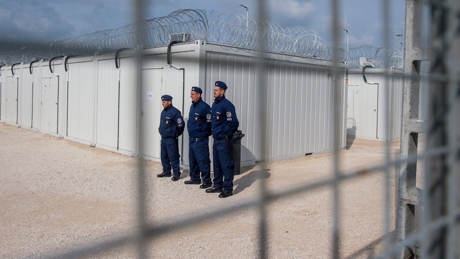 Hungarian Opinion: Transit Zones Suspend Entry For Asylum Seekers