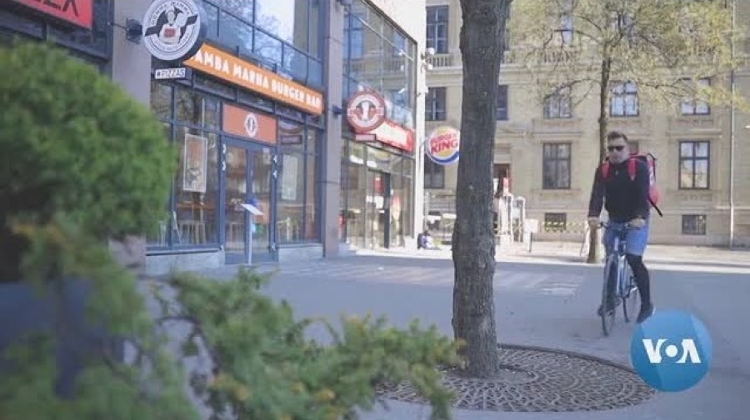 Video: Hungary's Workers Adapt To COVID-19 Crisis