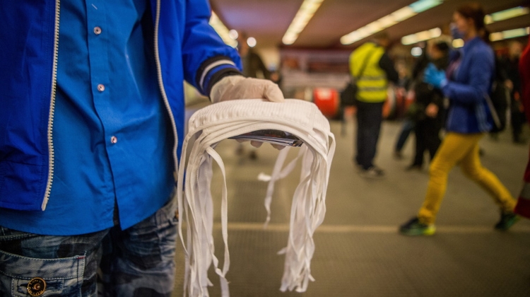 Hungarian Opposition DK To Hand Out 20,000 Masks In Budapest
