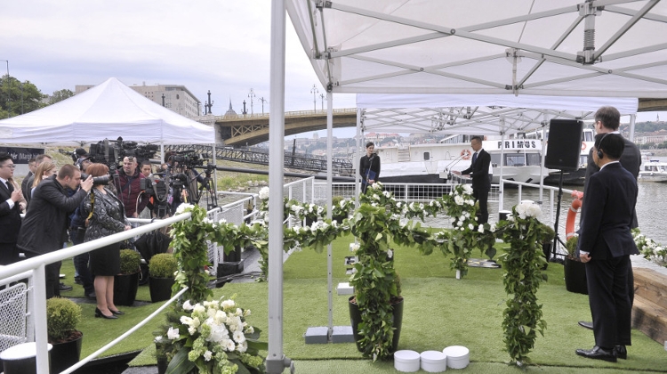 Video: Danube Ship Collision Tragedy Memorial Ceremony Held In Budapest