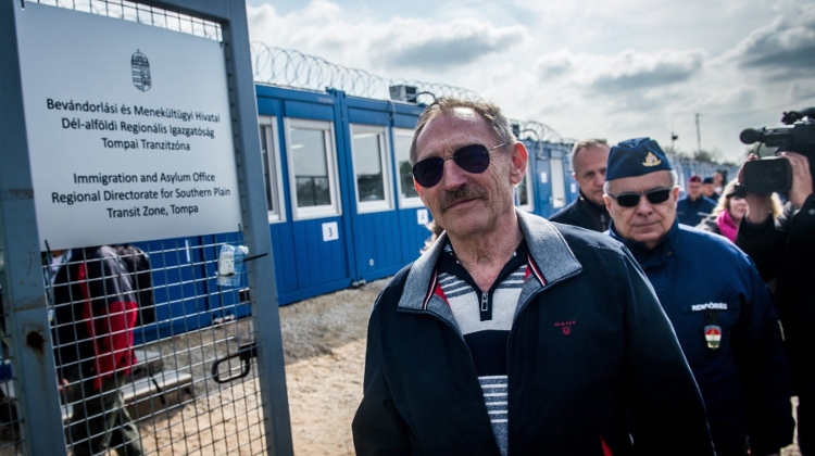 Video: Hungary To Scrap Transit Zones For Asylum Seekers
