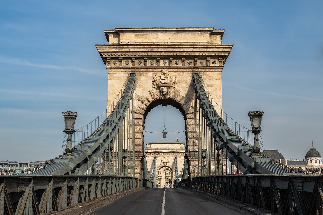 The Ultimate Expat Guide to Budapest: 3. Getting Around