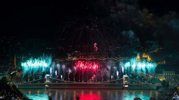 Budapest Bans August 20 Fireworks On Chain Bridge