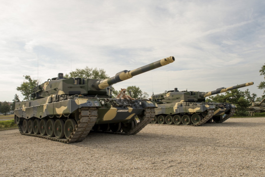 Video: Hungary Takes Delivery Of Leopard Battle Tanks