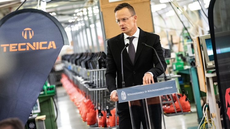Hungary Intent On Avoiding Economic Lockdown, Says FM Szijjártó