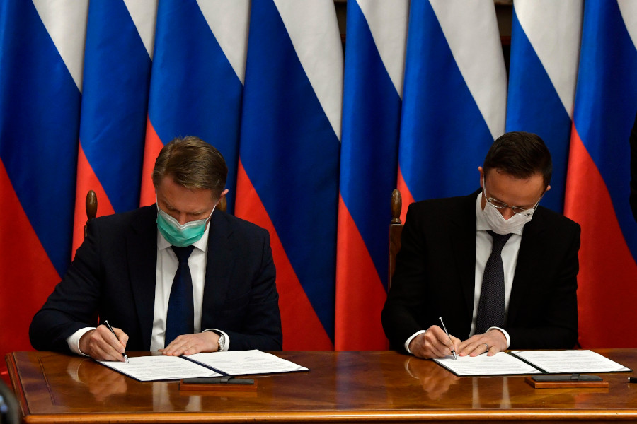 Russia Offers To Invite Hungarian Experts To Vaccine Manufacturing Plant