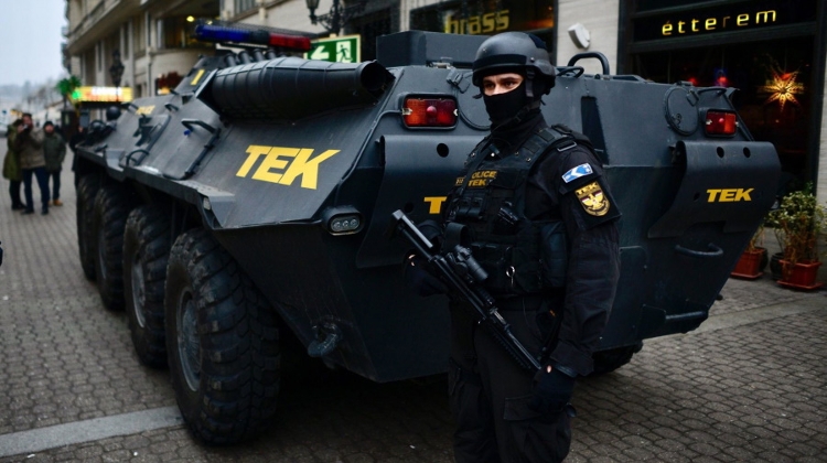 Video: TEK - Hungarian SWAT Team Training & Action