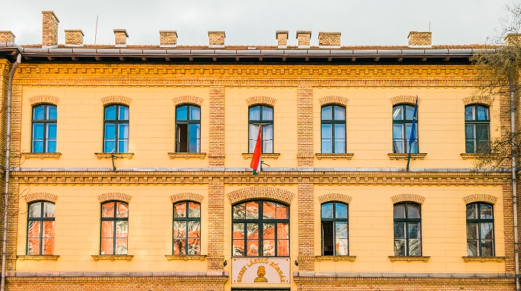 Coronavirus: Another 13 Iranian Students Expelled From Hungary For Violating Quarantine Rules