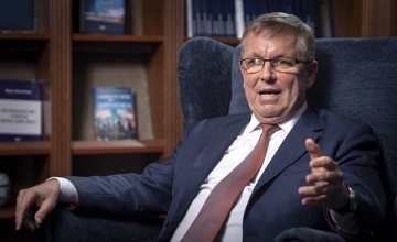 National Bank Governor Plugs Away at Arguments for Fiscal Tightening