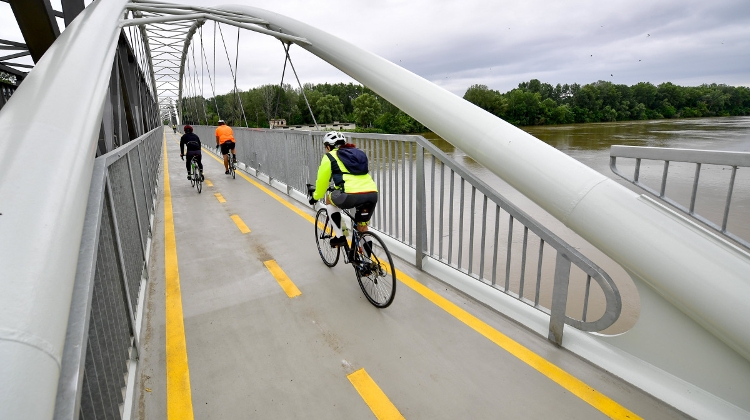 Palkovics Opens Lake Tisza Bicycle Path In Hungary