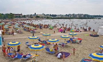 DK Slams Gov't for Neglecting 'Dying' Lake Velence DK Slams Gov't for Neglecting 'Dying' Lake Velence