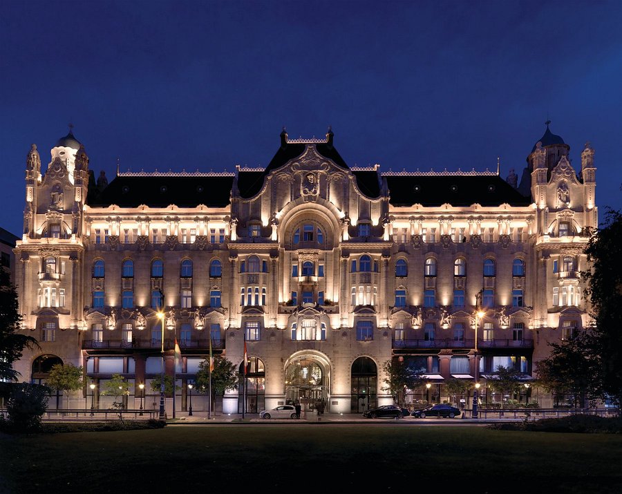 Budapest: A Critical Guide - Gresham Palace