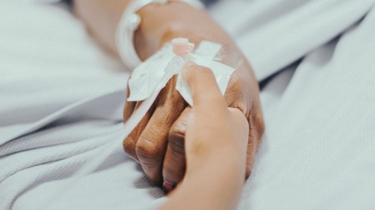 Chief Medical Officer Lifts Ban On Hospital Visitors In Hungary