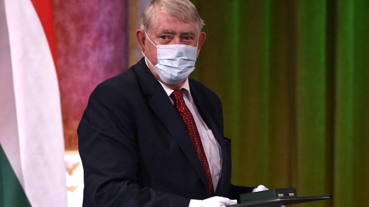 "Only A Vaccine Guaranteed To Be Effective & Safe Will Be Distributed In Hungary"