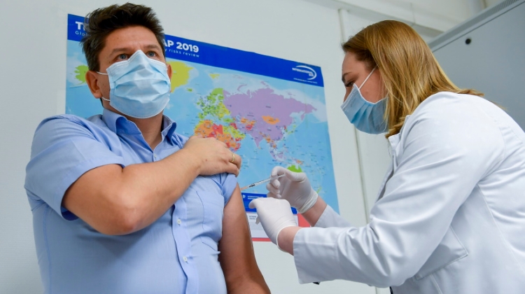Video: Hungary Begins Vaccinating Health-Care Staff