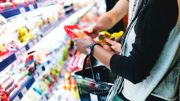 Inflation Forces 45% of Hungarian to Stop Buying Some Basic Items & Food