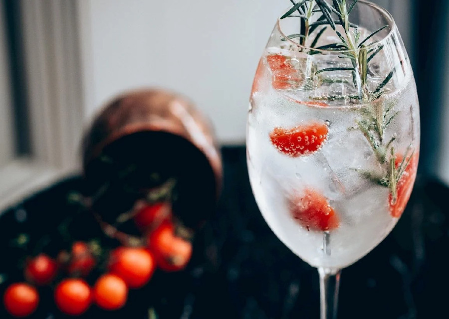 Create Your Own Special Gin & Tonic At DSK Wine & Grill In Budapest