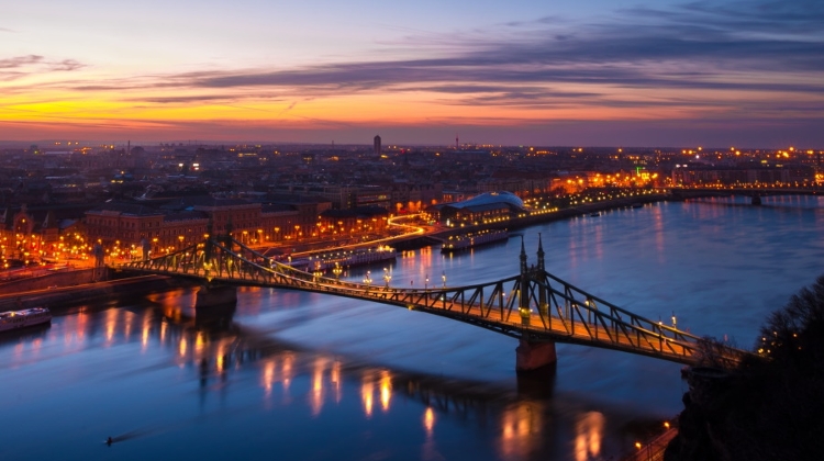 See Hungary's New Xpat Community E-zine, 23– 29 July