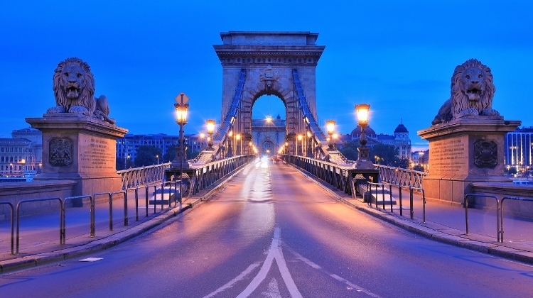 Budapesters Vote: 'We Don’t Want Cars Back on Chain Bridge'