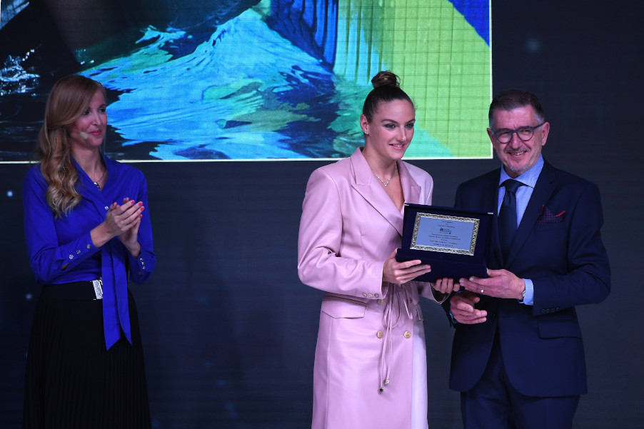 Hungarian Swimmer Hosszú Collects AIPS European Sportswoman Of The Year Award