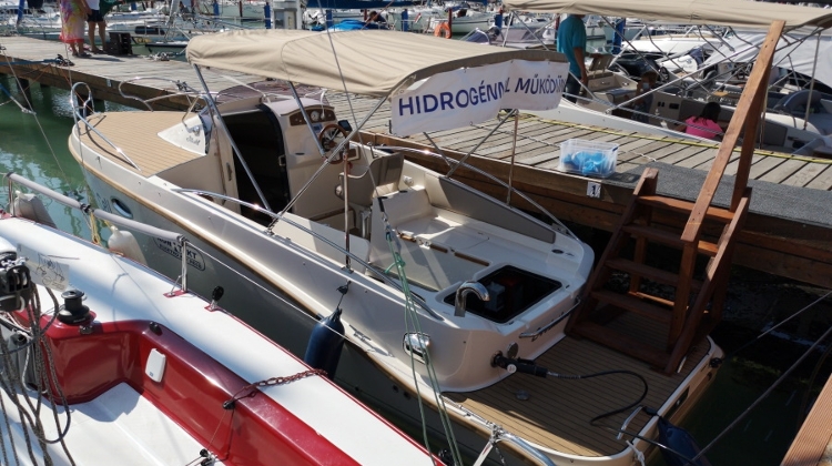 Boat With Hydrogen Fuel Cells Unveiled At Balaton Boat Show