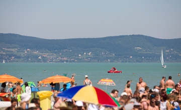 Socialists Turn to Competition Office Over High Balaton Prices