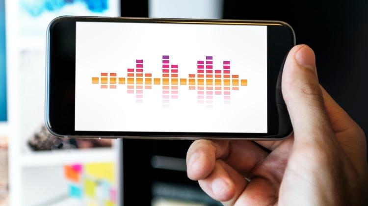 Watch: Hungary’s Klubrádió Continues Online