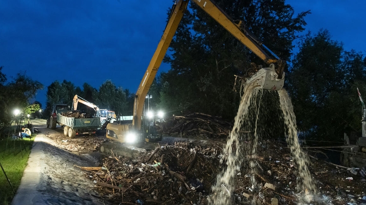 Flood Causes 'Rubbish Emergency' on Hungarian Section of Szamos River