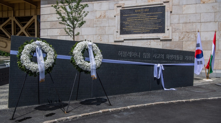 Memorial to Hableány Victims Unveiled in Budapest