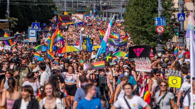 Watch: Budapest Pride - Pride March, Counter-Demos Take Place Concurrently