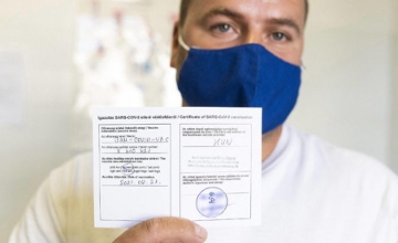 Hungarian Police Detain Receptionist Selling Vaccination Certificates