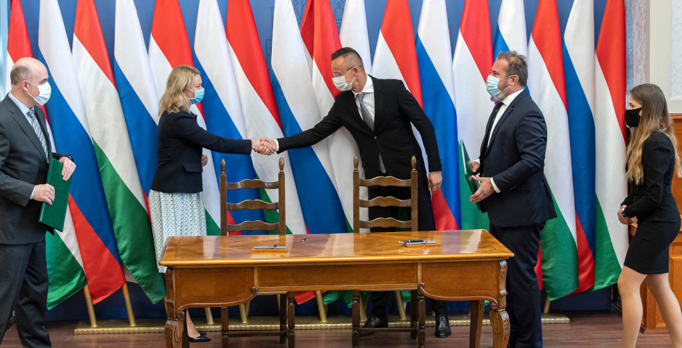 Watch: Hungary Accuse Ukraine of Meddling as it Signs Russia Gas Pact